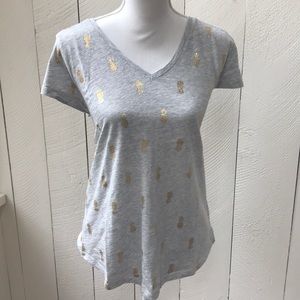 Gap grey and pineapple v-neck tee shirt